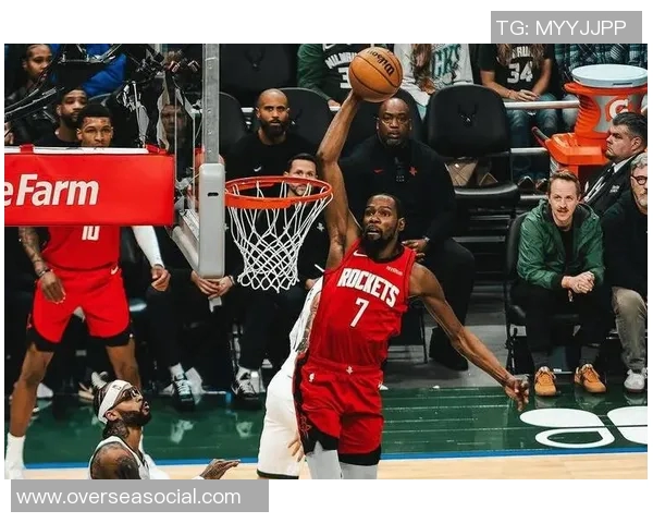 2007年NBA火箭队与雄鹿队的精彩对决回顾与分析